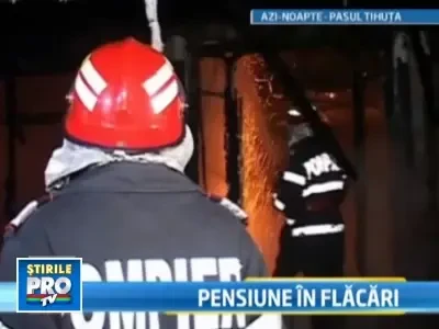 Incendiu puternic la o pensiune din Pasul Tihuta