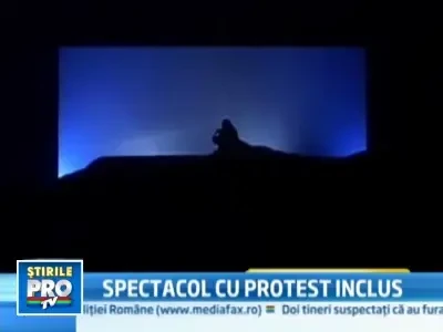 Actorii Teatrului Stanca din Sibiu nu protesteaza pe strazi, ci pe scena