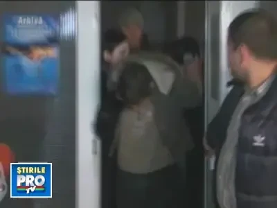 Individul care a intepat cu un cutit 17 tinere va sta 6 ani la inchisoare