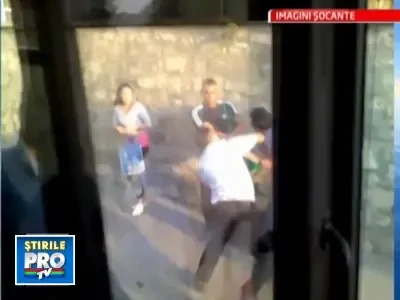 IMAGINI SOCANTE! Pasager snopit in bataie de un sofer de...autobuz