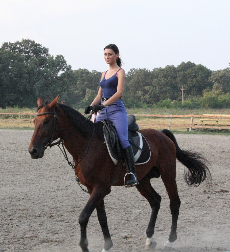 Patricia de la Amadeus si Vlad Mirita adora sa calareasca