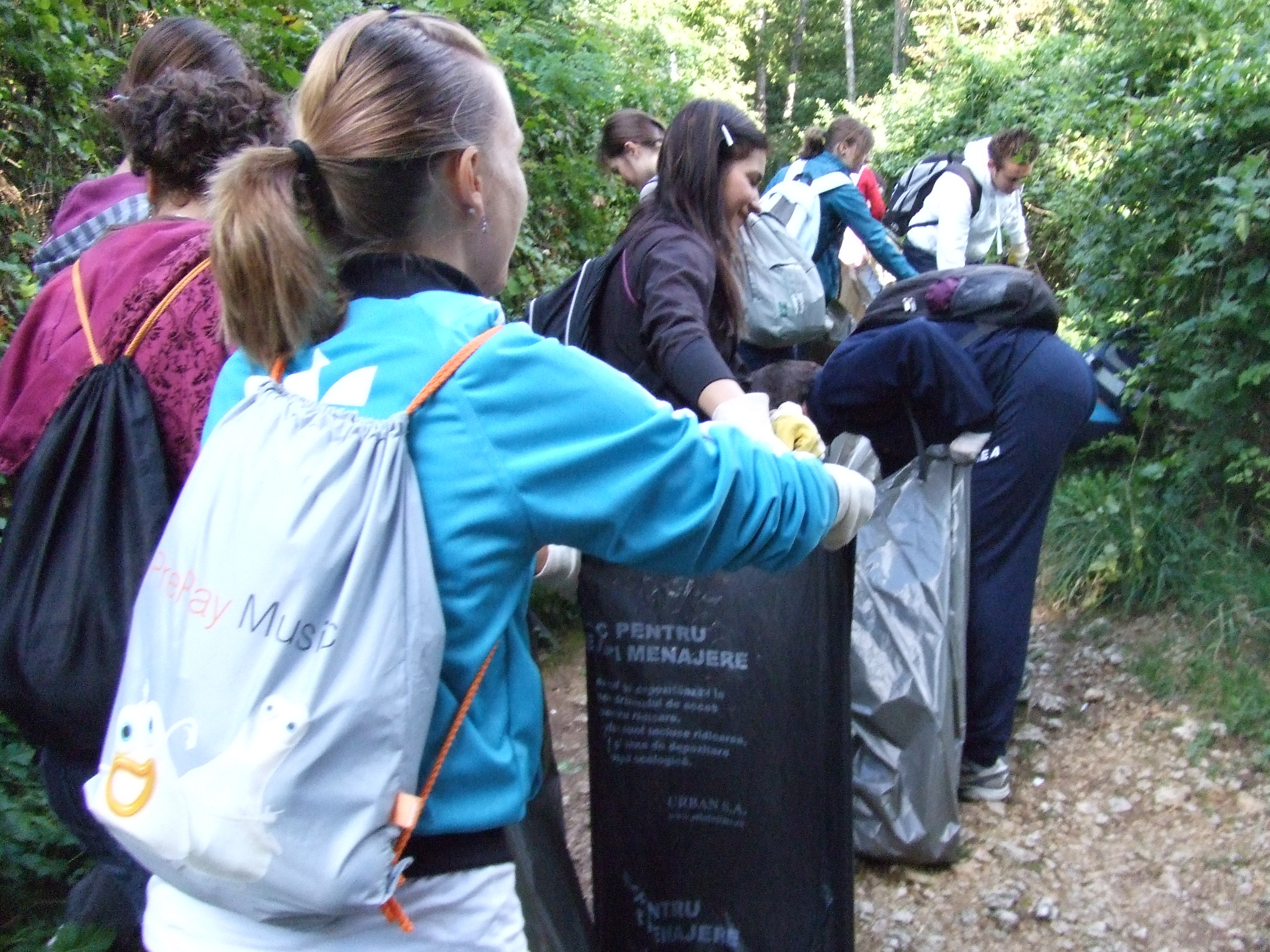 Reincepe campania “Let`s Do It, Romania!”. Orice roman poate ajuta la realizarea Hartii Deseurilor