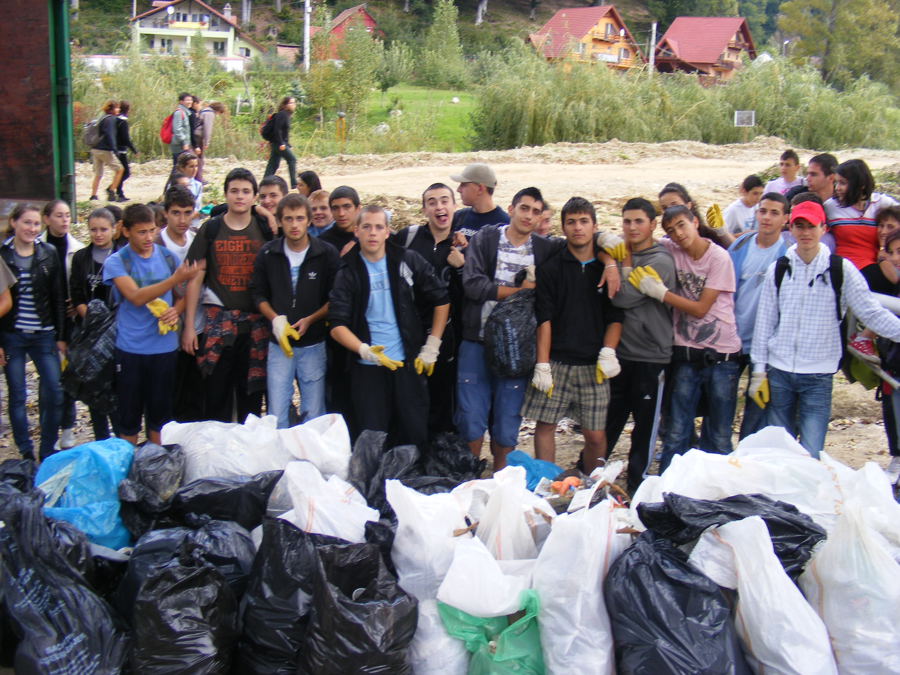 Repetitie pentru ziua de curatenie generala. Let's do it Romania!, la Targu Mures