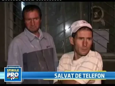 S-a impuscat din greseala cu arma din dotare, dar mobilul i-a salvat viata!