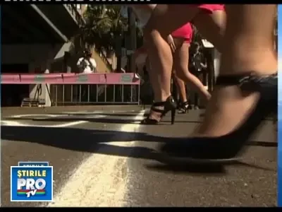 100 de femei si un barbat au participat la cea mai rapida cursa pe tocuri