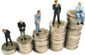 A scazut numarul celor angajati la privat, dar au crescut salariile