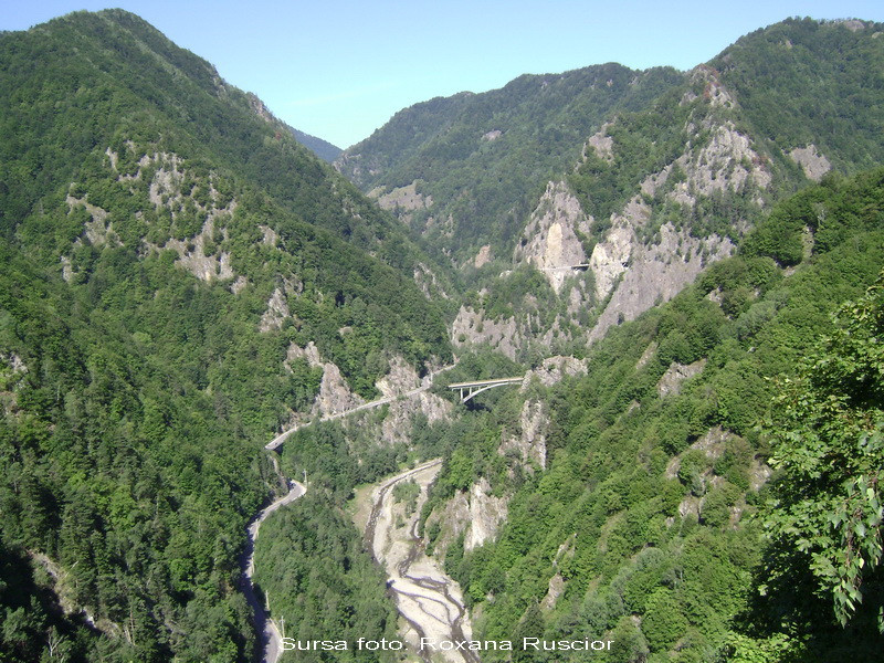 Transfagarasanul, bulevardul Carpatilor, atrage turisti ca un magnet