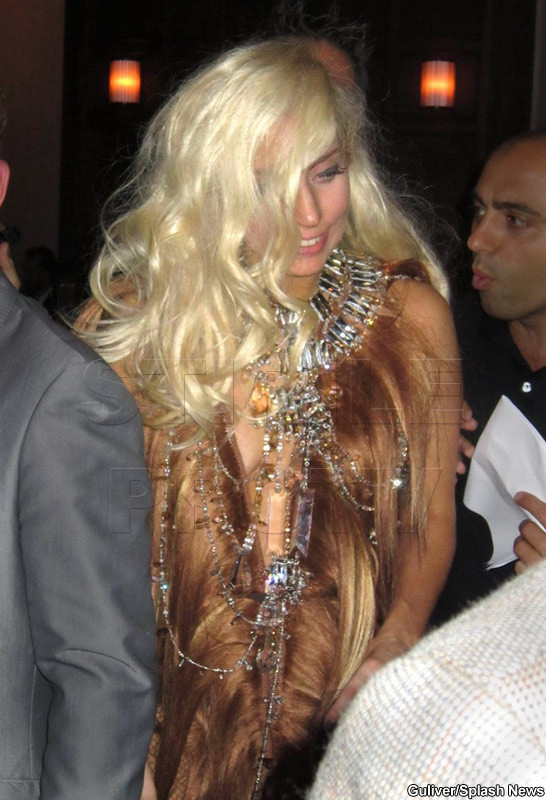 Lady Gaga s-a imbracat in par! Dar nu are chilotei!