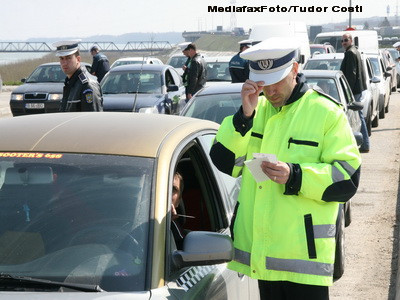 Ca la popice. 10 masini au fost avariate de un sofer "grijuliu"
