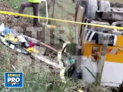 Un autobuz cu 65 de pasageri, rasturnat la Tulcea! Cel putin 4 morti