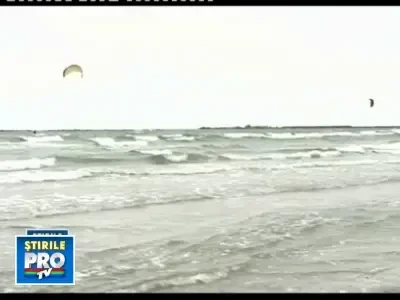 Pe litoralul romanesc a inceput sezonul sportiv de kite