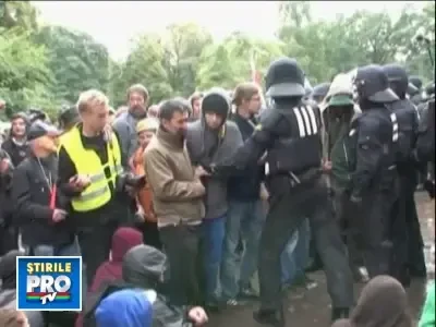 2.000 de protestatari germani, linistiti de autoritati cu tunuri de apa