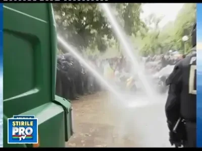2.000 de protestatari germani, linistiti de autoritati cu tunuri de apa