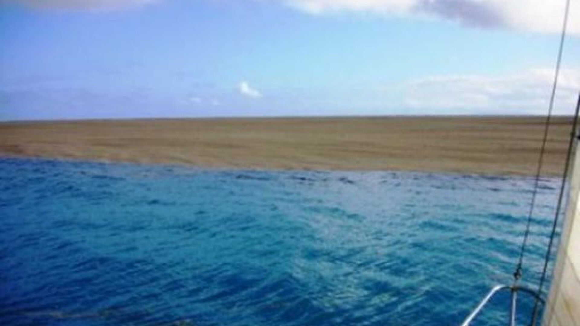 Minune?! In mijlocul oceanului, au vazut cum nisipul imparte apa in doua!