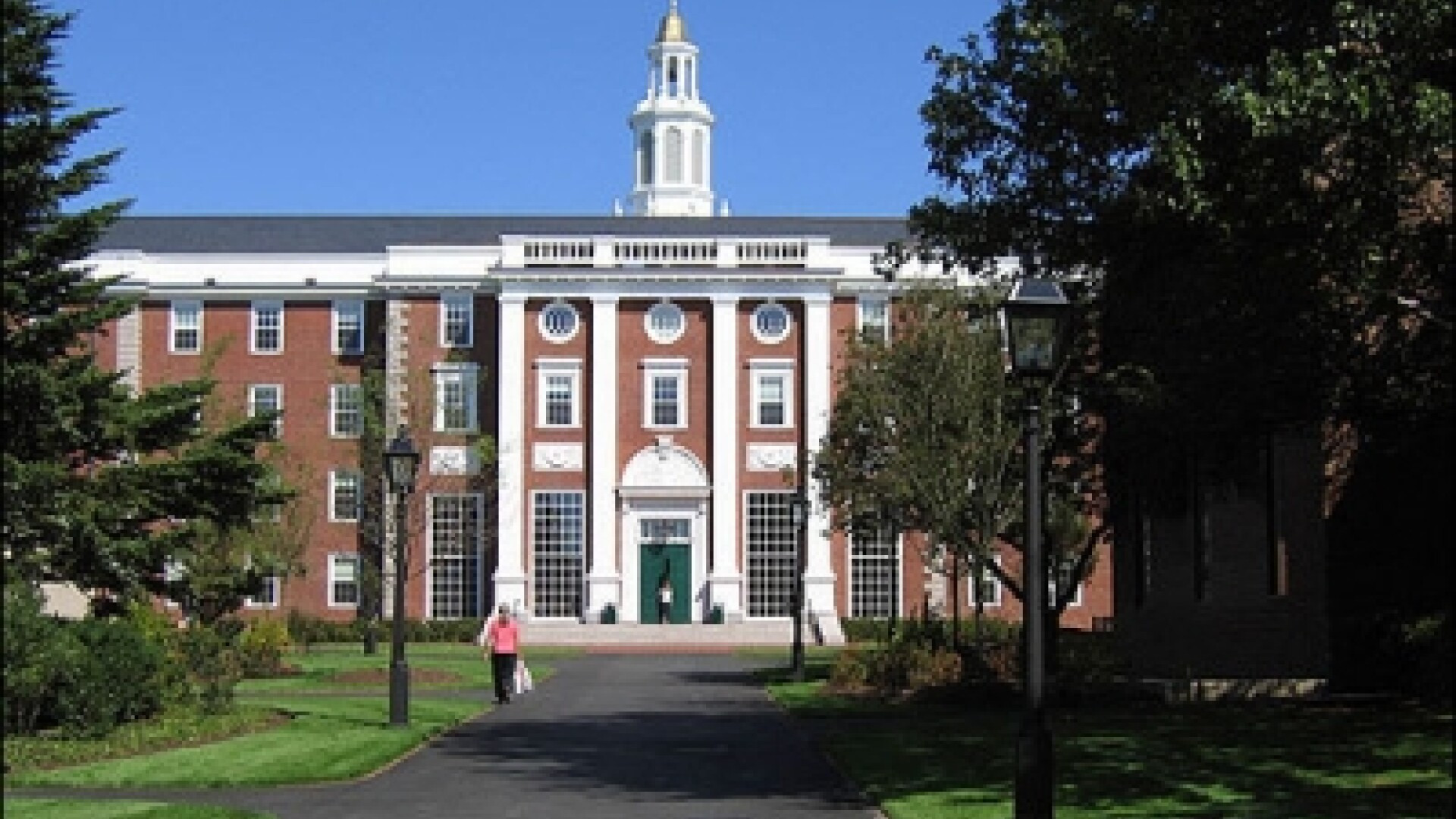 Scandal urias la una din cele mai apreciate universitati din lume. Zeci de studenti, exmatriculati