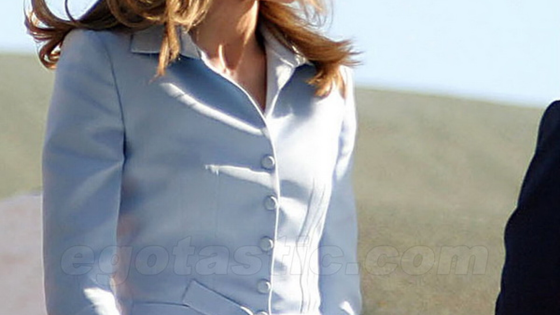 Printesa Letizia, cu chiloteii la vedere. Vantul i-a jucat feste. FOTO