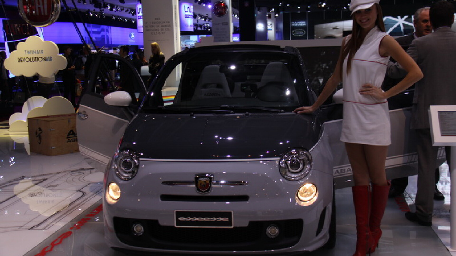 Fetele de la Salonul auto Paris 2010