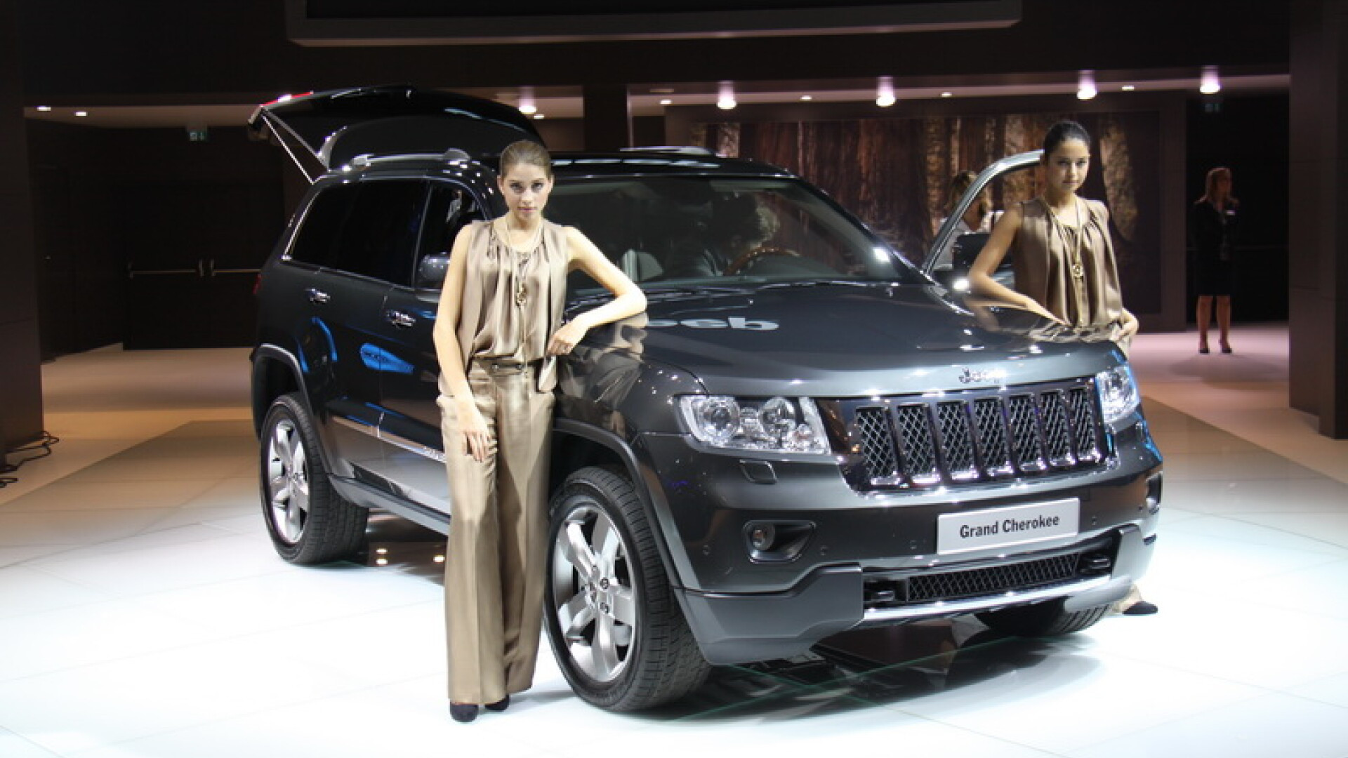 Fetele de la Salonul auto Paris 2010