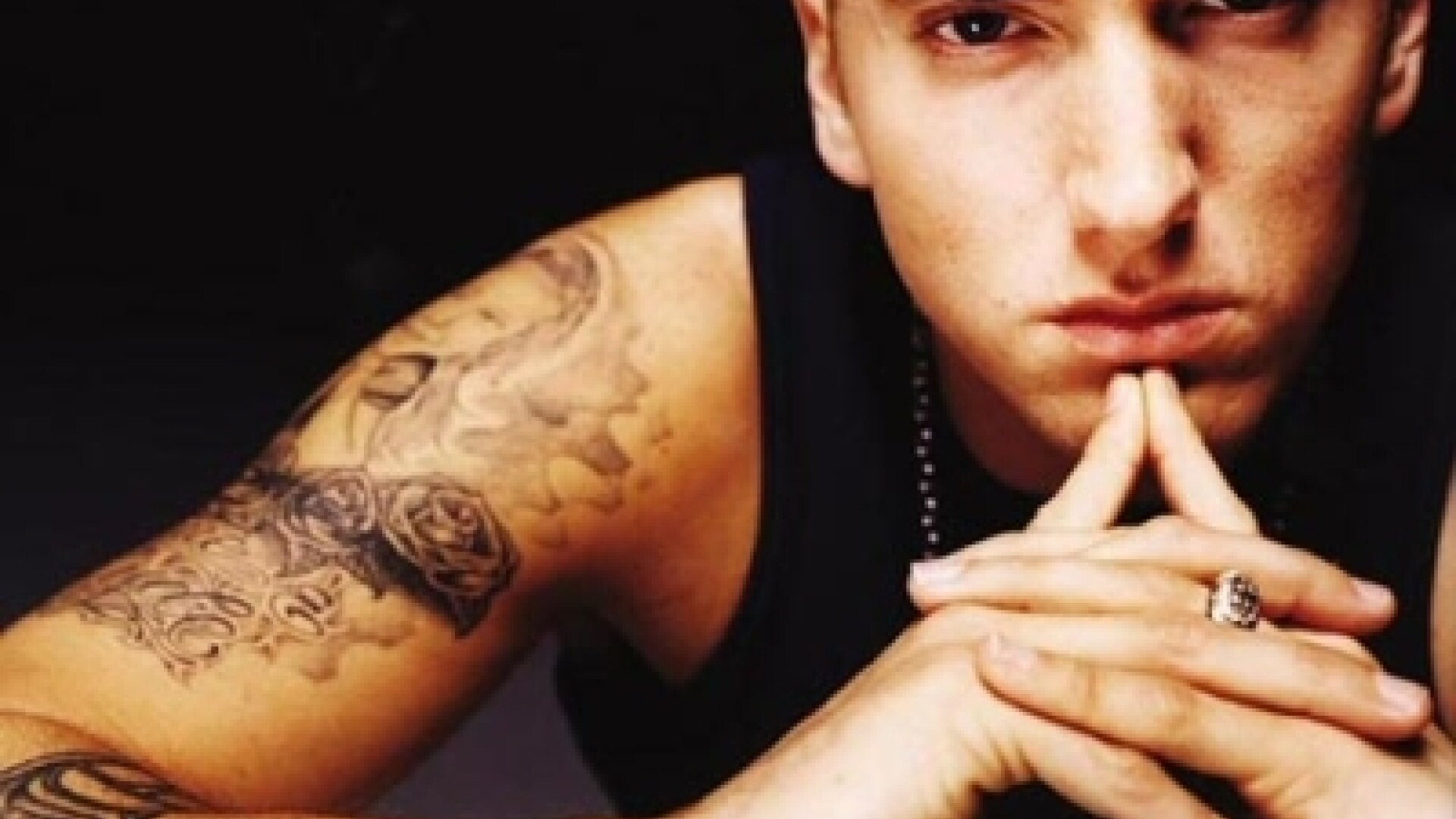 Eminem i-a luat coroana lui Michael. E "rege" pe Facebook