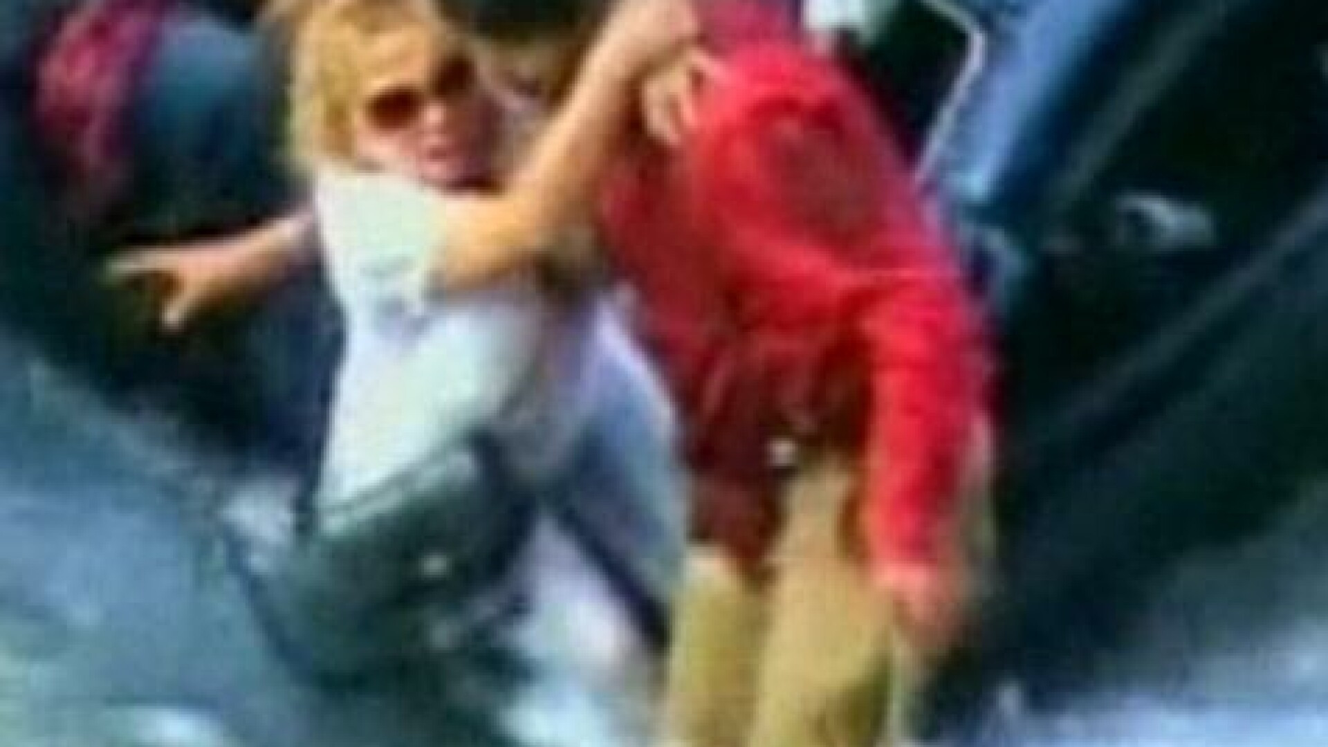 Salvare spectaculoasa in Peru! Au cazut 100 de metri in gol cu masina