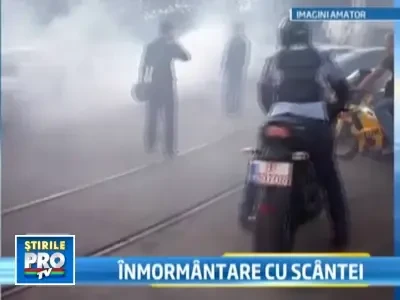 Inmormantare cu motoarele turate la maximum. S-a lasat cu masini