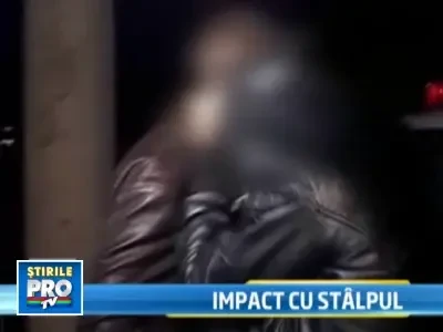 Beti crita, au intrat cu masina intr-un stalp. Un sat a ramas fara cure