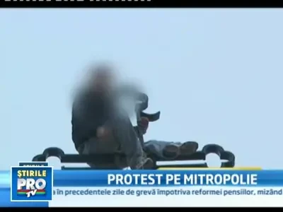 Cat mai aproape de cer, ca sa-l auda cei de pe pamant! Protest pe biserica