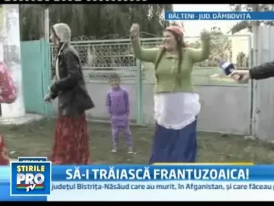 Europarlamentari in vizita la pirande. I-au asteptat cu salbe si fuste noi!