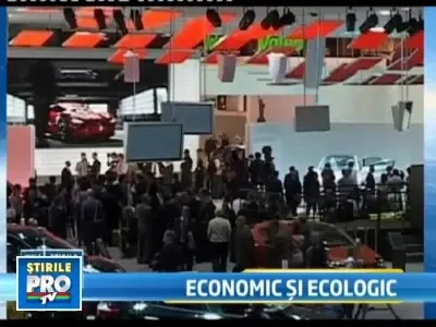 Salonul auto de la Paris: luxul si extravaganta fac casa buna cu economia