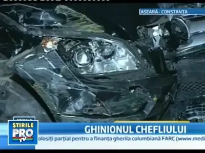 Unde duce o clipa de neatentie: a distrus doua masini si gardul de la Farul