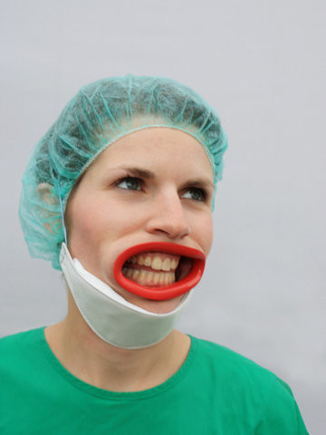 Ai probleme de socializare? S-a inventat proteza comunicarii!