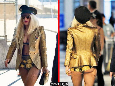 Lady GaGa, cu sanii cam lasati si golasa in aeroport
