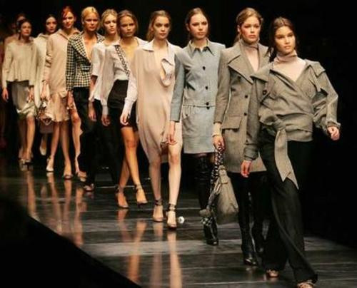 A plouat pe podium la parada de moda Burberry!