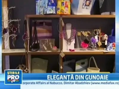 Junk couture: au creat din gunoaie accesorii la moda