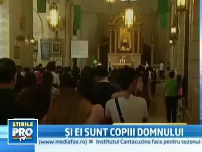 Au venit cu animalele de companie la biserica... sa fie binecuvantate!