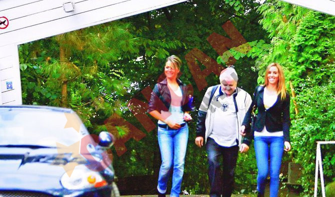 Revista presei: Iri o insala pe Moni! Scene XXX la Izvorani cu doua blonde!