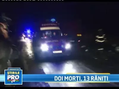 Grav accident langa Bucuresti. 2 oameni au ars de vii, 13 au fost raniti