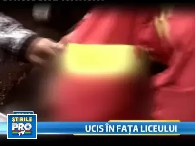 IMAGINILE GROAZEI! Elevi injunghiati langa un liceu din Craiova