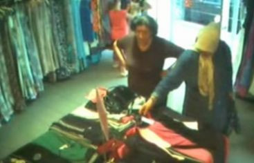 Patru femei prinse la furat haine de firma din mall. Metode inedite