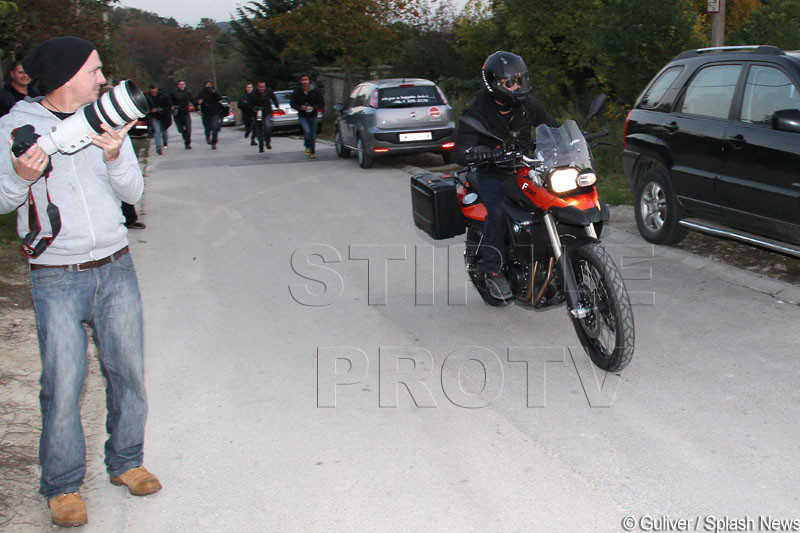 Brad Pitt a uitat unde locuieste. Paparazzii l-au luminat!