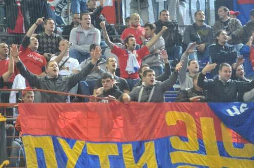 Tribune in flacari! Huliganii sarbi au anulat meciul cu Italia