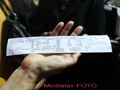 Continua protestele la Finante: 150 de bugetari au iesit in strada, in Olt