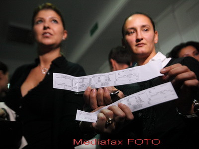 Stimulentele se dau, dar reduse drastic si doar functionarilor performanti