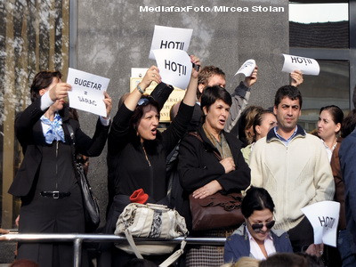 PSD se declara solidar cu protestele de la finante. PDL are niste banuieli