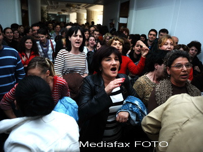 Functionarii publici: Greva generala daca stimulentele nu sunt in salarii!