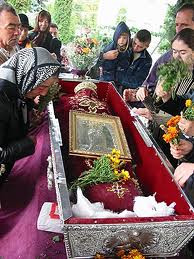 Zi de pelerinaj si la Sibiu. A ajuns racla cu vesmantul Sfintei Parascheva