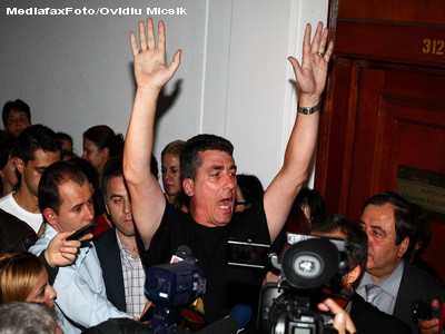 Revista presei: Cine a aparat democratia la Finante