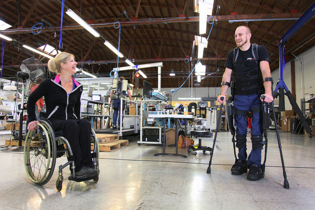 iLikeIT. Inovații medicale românești: Ochelari pentru nevăzători, brățări inteligente pentru copiii cu ADHD sau exoscheleți