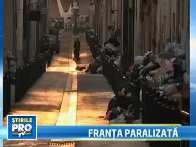 Franta este in pragul anarhiei dupa sase zile de greva in transporturi