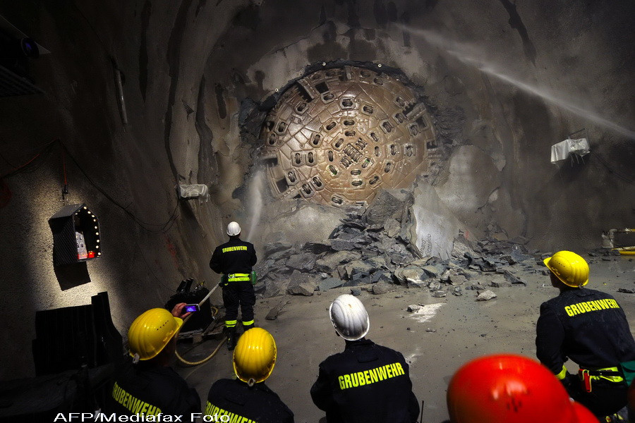 Mitul mesterului Manole reloaded la elvetieni!FOTO cu cel mai lung tunel